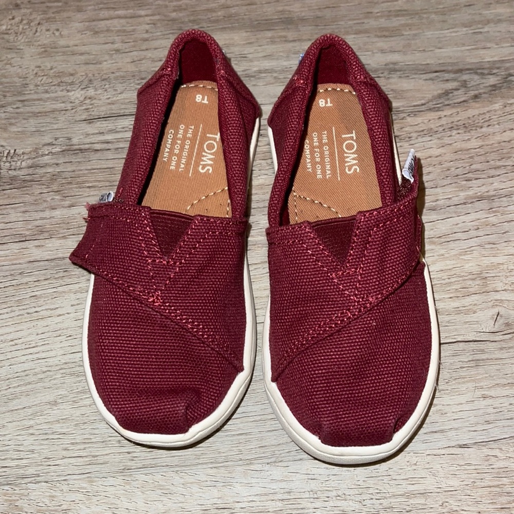 Toddler Toms Burgundy size Toddler 8.